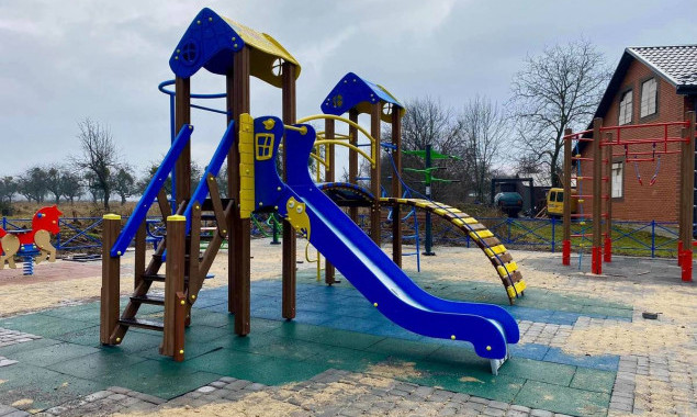 У Вишневому за 1 млн гривень ремонтуватимуть дитячий та спортивний майданчики