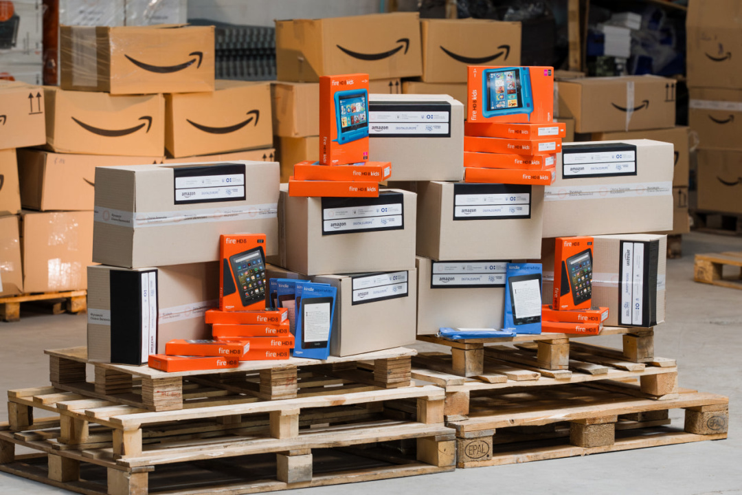 amazon peredav majzhe 5 000 cifrovih pristroyiv dlja ukrayinskih shkoljariv 1f2ede9