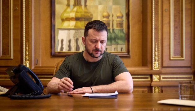 Держава наразі працює над збільшенням кількості зброї - Президент