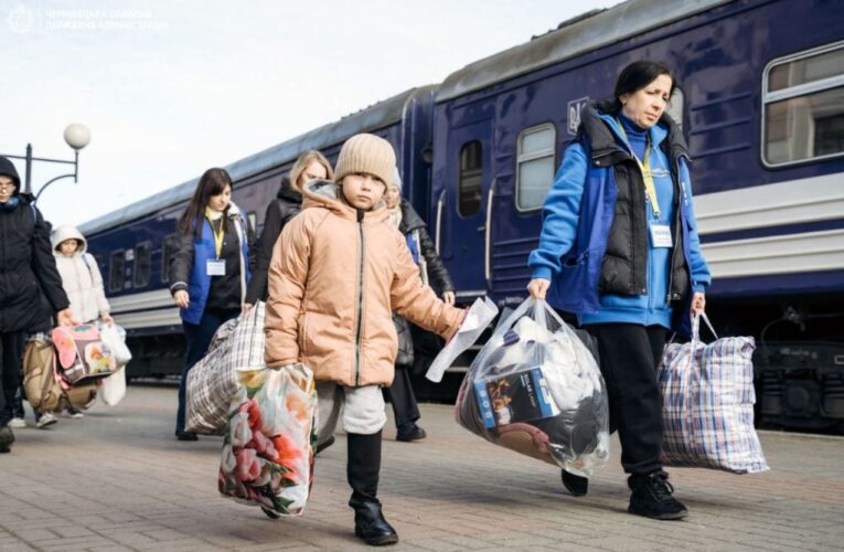 До Чернівців прибули понад 20 жителів Сумщини: що відомо