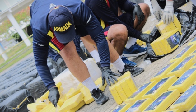 Колумбійські ВМС перехопили катер із рекордною партією кокаїну