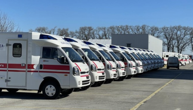 МОЗ отримало від міжнародних партнерів «швидкі», медичні меблі та ліки