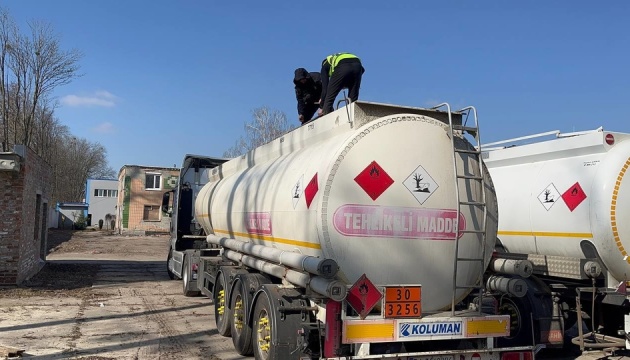 na dnipropetrovshhini zatrimali zlovmisnikiv jaki vikachali ponad 50 tisjach litriv kazennoyi nafti d5a3581