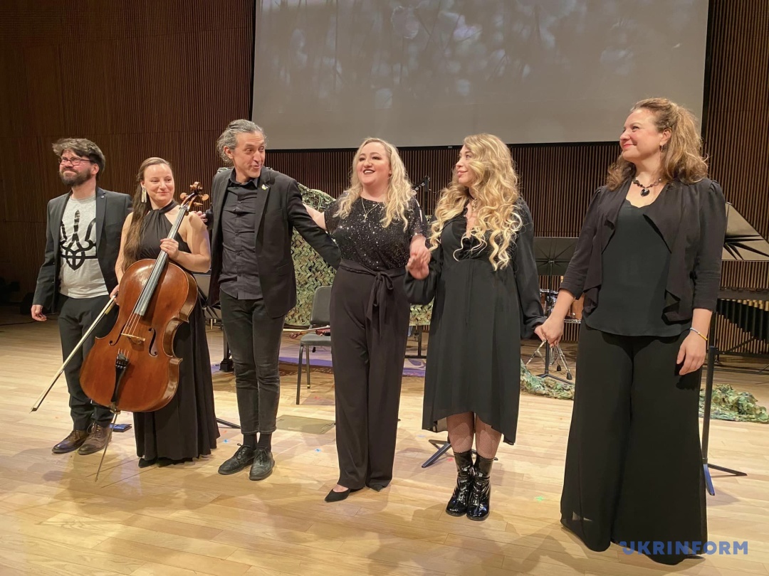 na festivali suchasnoyi ukrayinskoyi muziki u nju jorku vidtvorili sceni vijni dcb80d8