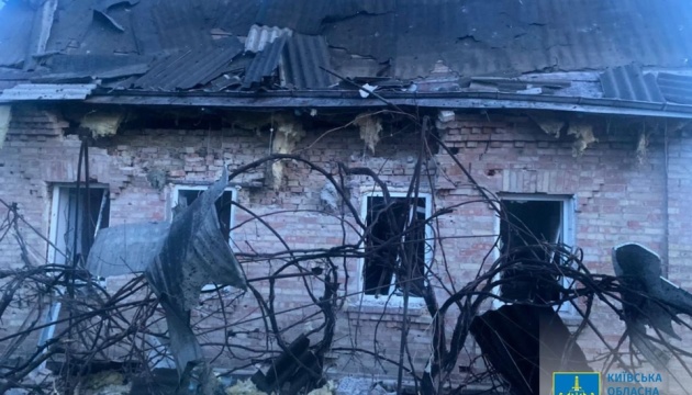 na kiyivshhini vnaslidok rosijskoyi raketnoyi ataki poraneni dvoye ljudej 146ecda