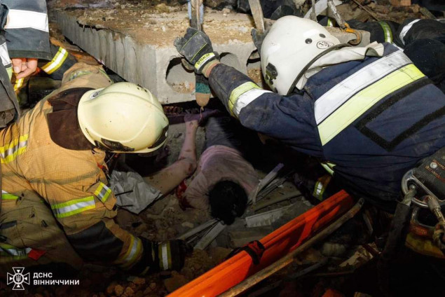 На Вінничині шахед влучив у житловий будинок: загиблі щонайменше двоє людей (фото, відео)