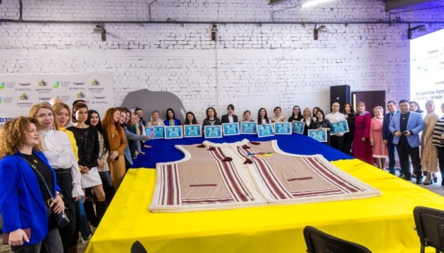 Національний рекорд: на Дніпропетровщині створили найбільший святковий кептар