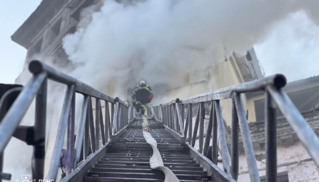 naslidki rosijskoyi raketnoyi ataki rjatuvalniki pracjujut u troh rajonah kiyeva 15301e5