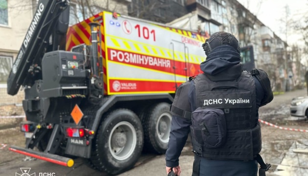 naslidki rosijskoyi raketnoyi ataki rjatuvalniki pracjujut u troh rajonah kiyeva 796ec81