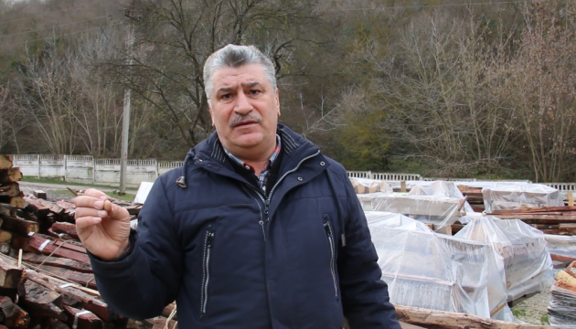 Окупанти відпустили з-під варти кримськотатарського активіста Едема Дудакова