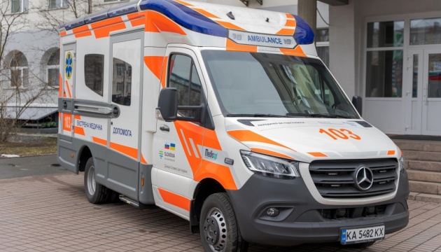 Словенія передала Україні «швидку», яка обладнана інкубатором для новонароджених