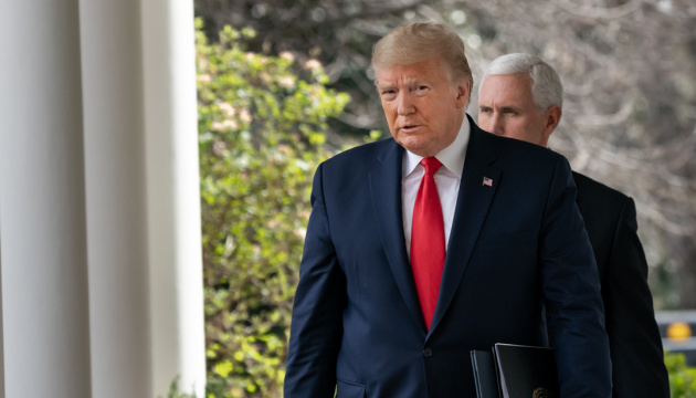 Трампу заборонили робити коментарі щодо учасників процесу у справі про підкуп порнозірки