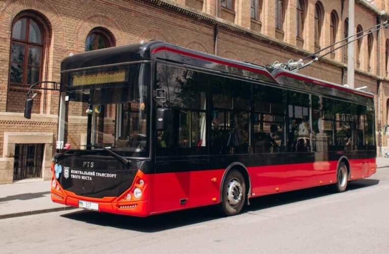 У Чернівцях тролейбуси на трьох маршрутах матимуть додаткові зупинки на «Гравітоні»
