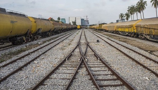 У Камбоджі потяг врізався в автобус на залізничному переїзді, 45 постраждалих