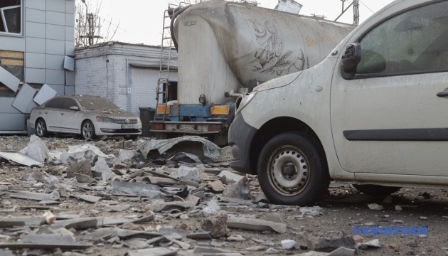 u kiyevi vnaslidok raketnoyi ataki poshkodzheni shist shkil ta ditsadkiv 0073f07