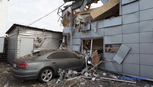 u kiyevi vnaslidok raketnoyi ataki poshkodzheni shist shkil ta ditsadkiv 6a9532a