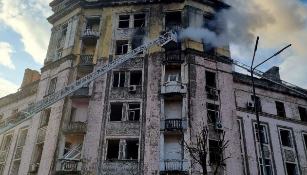 u kiyevi vnaslidok rosijskoyi raketnoyi ataki vzhe 12 postrazhdalih kmva ff8aee4