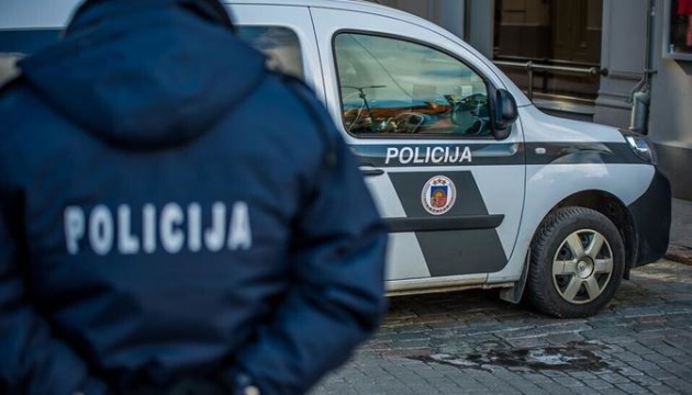 У Латвії арештували двох чоловіків, які малювали на будинках символи російської агресії