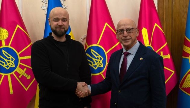 У Міноборони обговорили перспективи постачання ЗСУ стрілецької зброї від канадської компанії