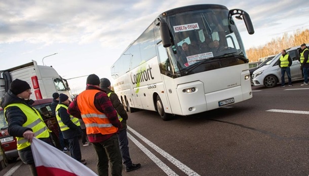 У пункті пропуску «Шегині-Медика» відновили рух легкових автомобілів та автобусів