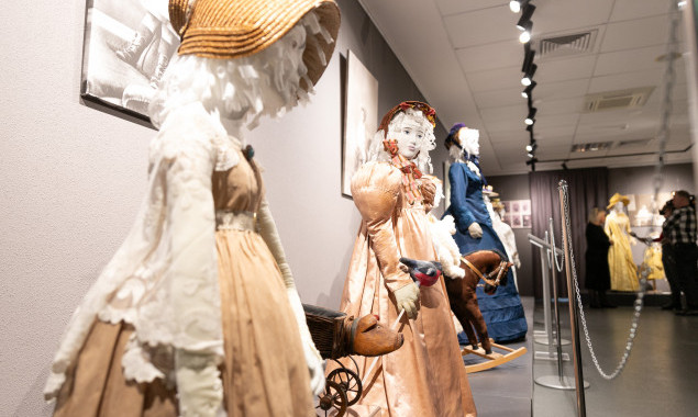 У столиці вперше відкрили унікальну виставку світського дитячого одягу 1820–1920 років (фото)