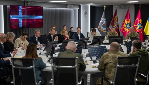 Умєров закликав Данію профінансувати навчання більшої кількості пілотів на F-16