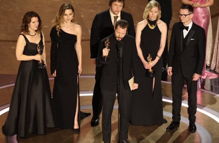В Україні покажуть виправлену версію церемонії «Оскар» до якої повернули «20 днів у Маріуполі»