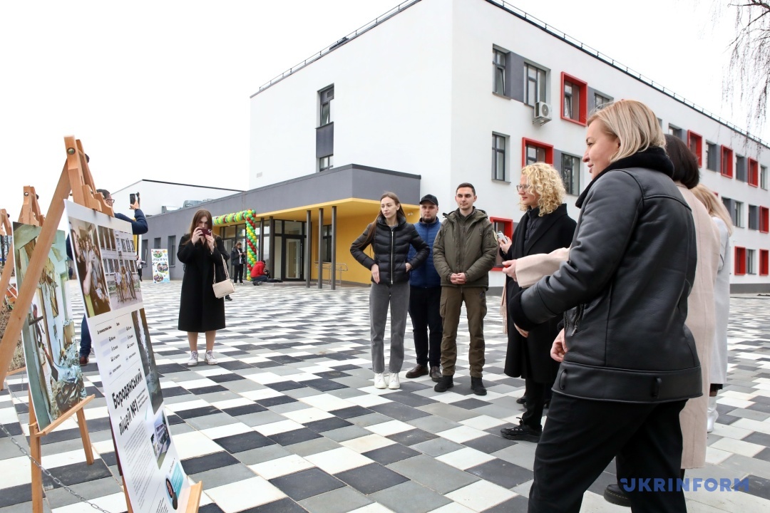 Урочисте відкриття ліцею №1 в Бородянці. Фото: Володимира Тарасова, Укрінформ