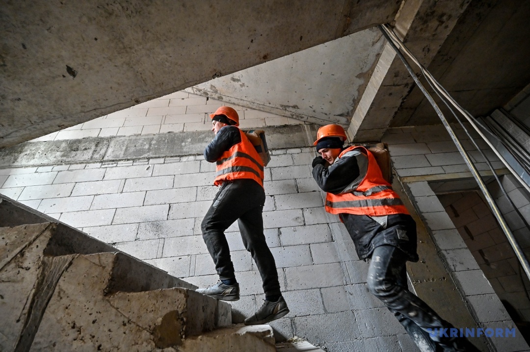 Відновлення будинку у Запоріжжі, березень 2024. Фото Дмитра Смольєнка, Укрінформ