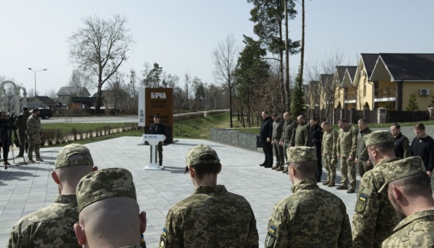 zelenskij vzjav uchast u pidnjatti prapora v buchi ta vruchiv nagorodi 5d80c4c