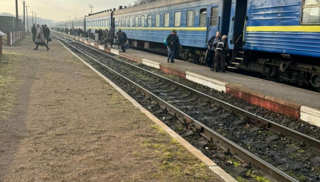 Зсув ґрунту на Хмельниччині: ремонт залізниці може тривати кілька діб