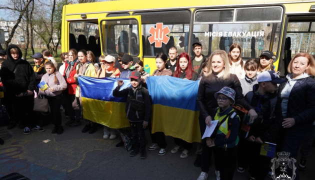 Близько пів сотні дітей з Донеччини відпочиватимуть на Прикарпатті