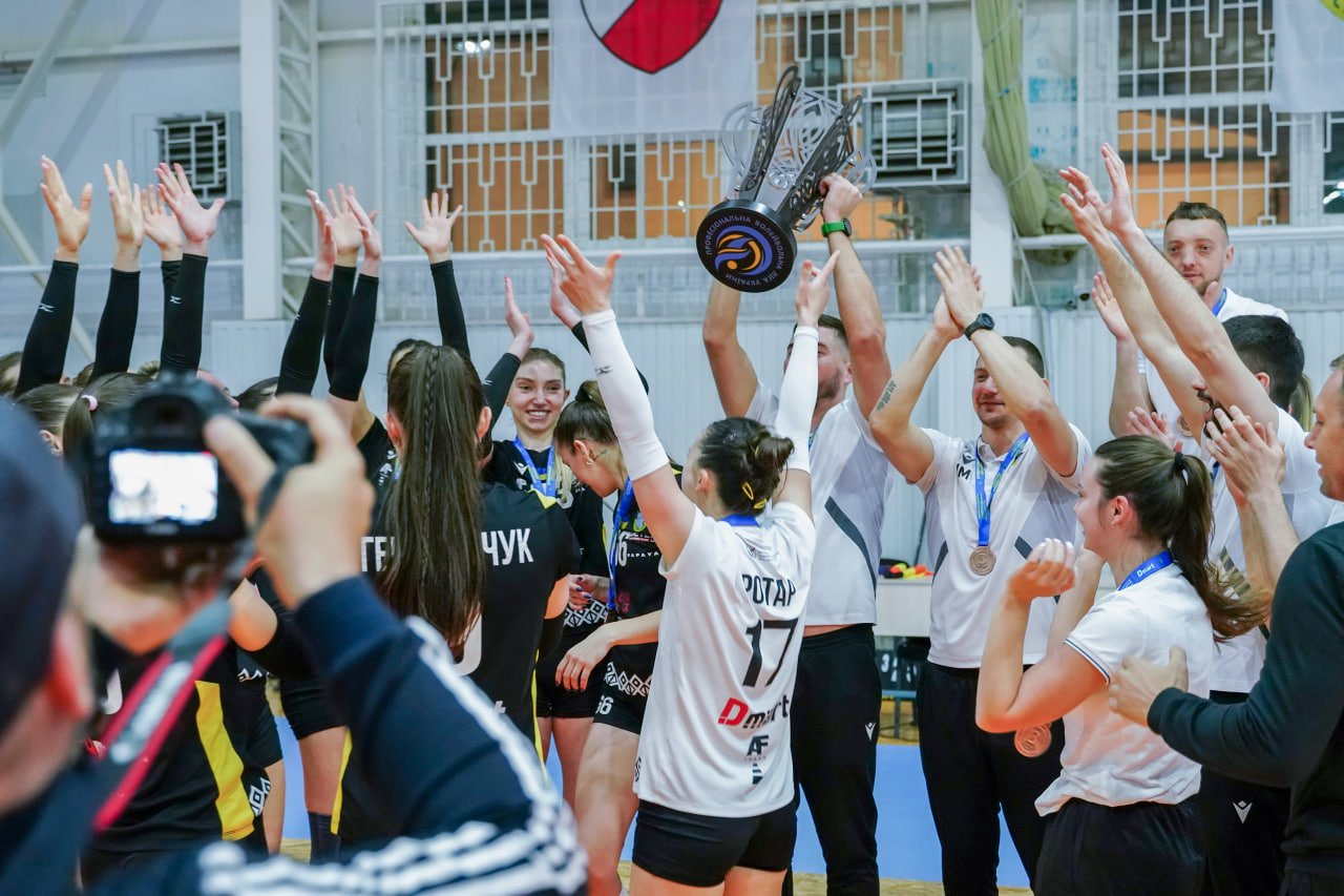 Чернівецька «Буковинка» — бронзовий призер чемпіонату України з волейболу 11 Чернівецька «Буковинка» — бронзовий призер чемпіонату України з волейболу