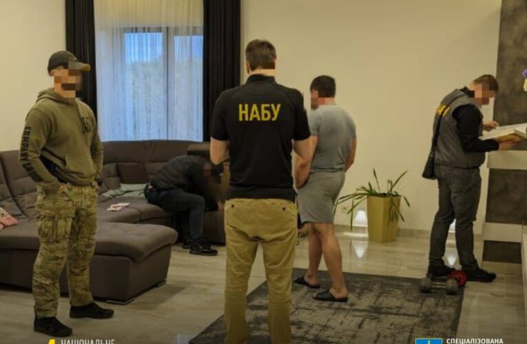 Екскерівника Чернівецької митниці взяли під варту: що відомо у справі про підозру в корупції