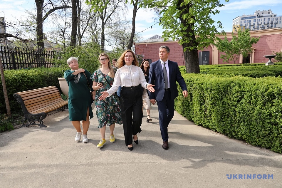 karandyeyev vidvidav hudozhnij muzej v odesi ta zustrivsja z dijachami mistectva 22187d7