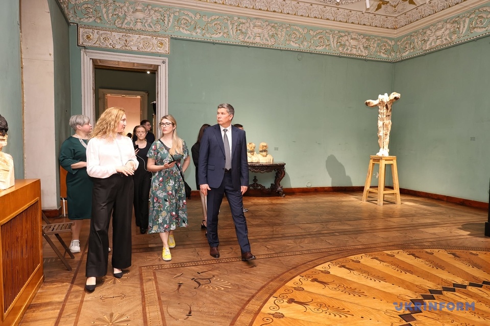 karandyeyev vidvidav hudozhnij muzej v odesi ta zustrivsja z dijachami mistectva 99d369d