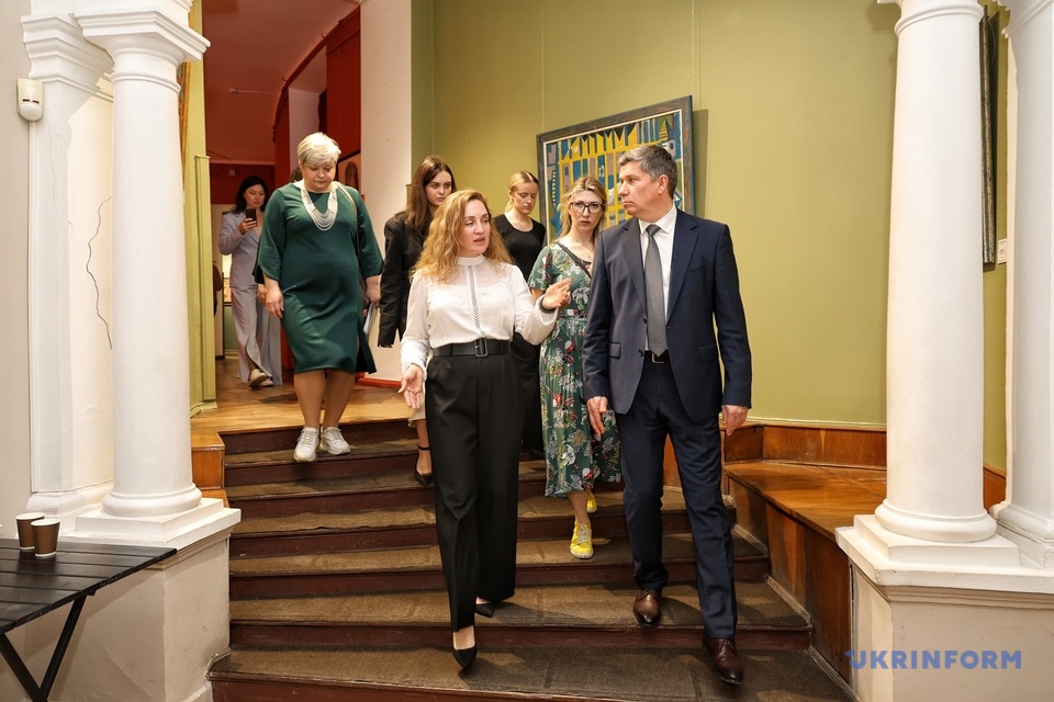 karandyeyev vidvidav hudozhnij muzej v odesi ta zustrivsja z dijachami mistectva a72a76b