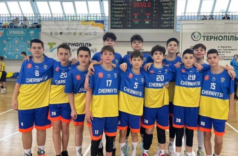 Команда з Чернівців зіграла у другому турі ВЮБЛ