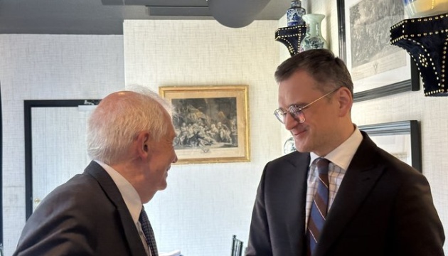 Кулеба заявив про готовність Борреля активізувати пошук для України додаткових Patriot