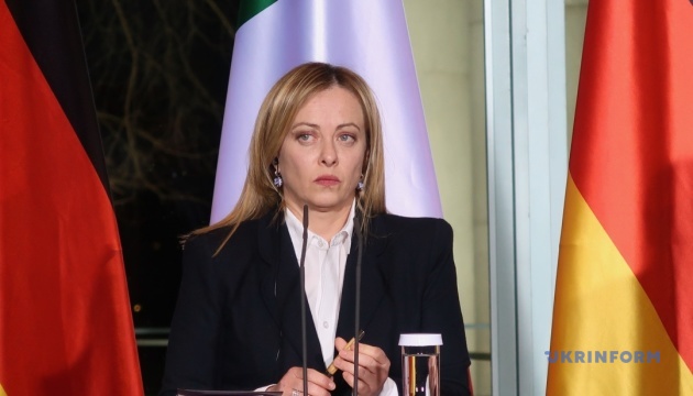 Мелоні вважає сурогатне батьківство негуманним