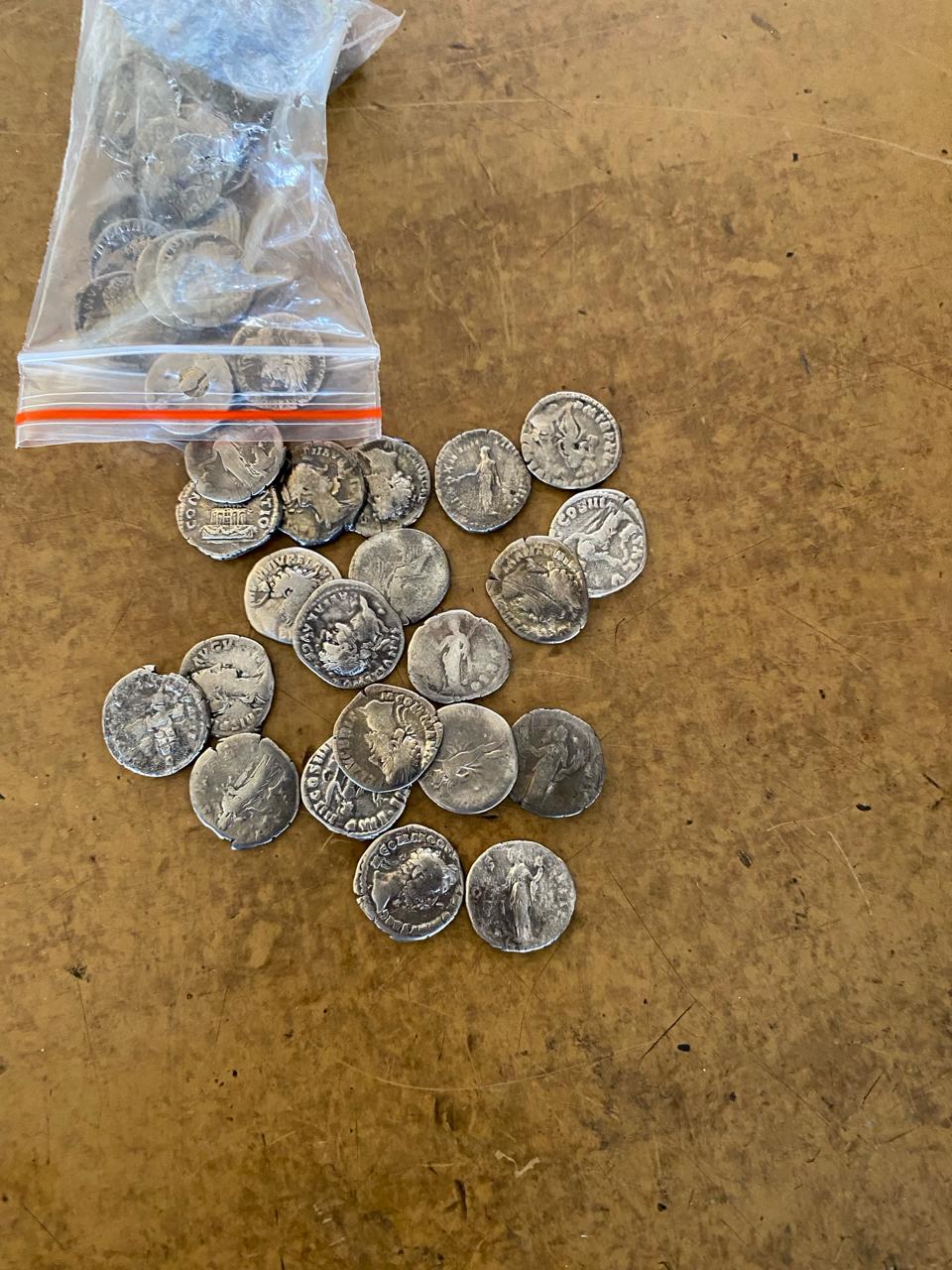 na kordoni z moldovoju v inozemcja vijavili majzhe sotnju davnorimskih monet 6d178e3