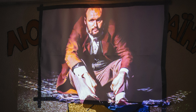 na odeshhini vidbulas premyera dokumentalnoyi vistavi pro mitciv ta mistkin jaki sluzhat v zsu 570e529