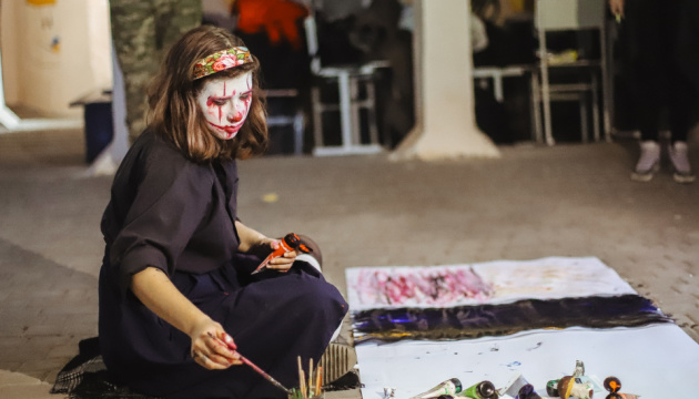 na odeshhini vidbulas premyera dokumentalnoyi vistavi pro mitciv ta mistkin jaki sluzhat v zsu c854bcc