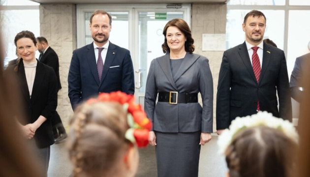 Перша леді Литви ознайомила кронпринца Норвегії з діяльністю Українського центру у Вільнюсі