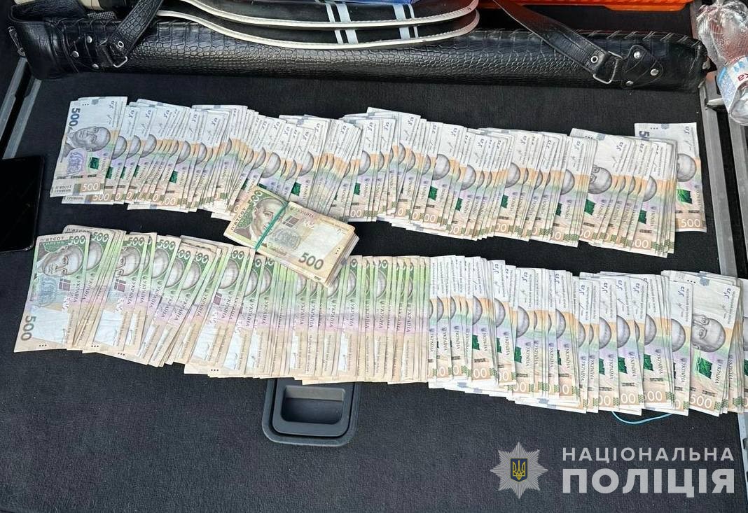 posadovcja kiyivskoyi mitnici vikrili u vimaganni habarja vid importera kavi 5df1646