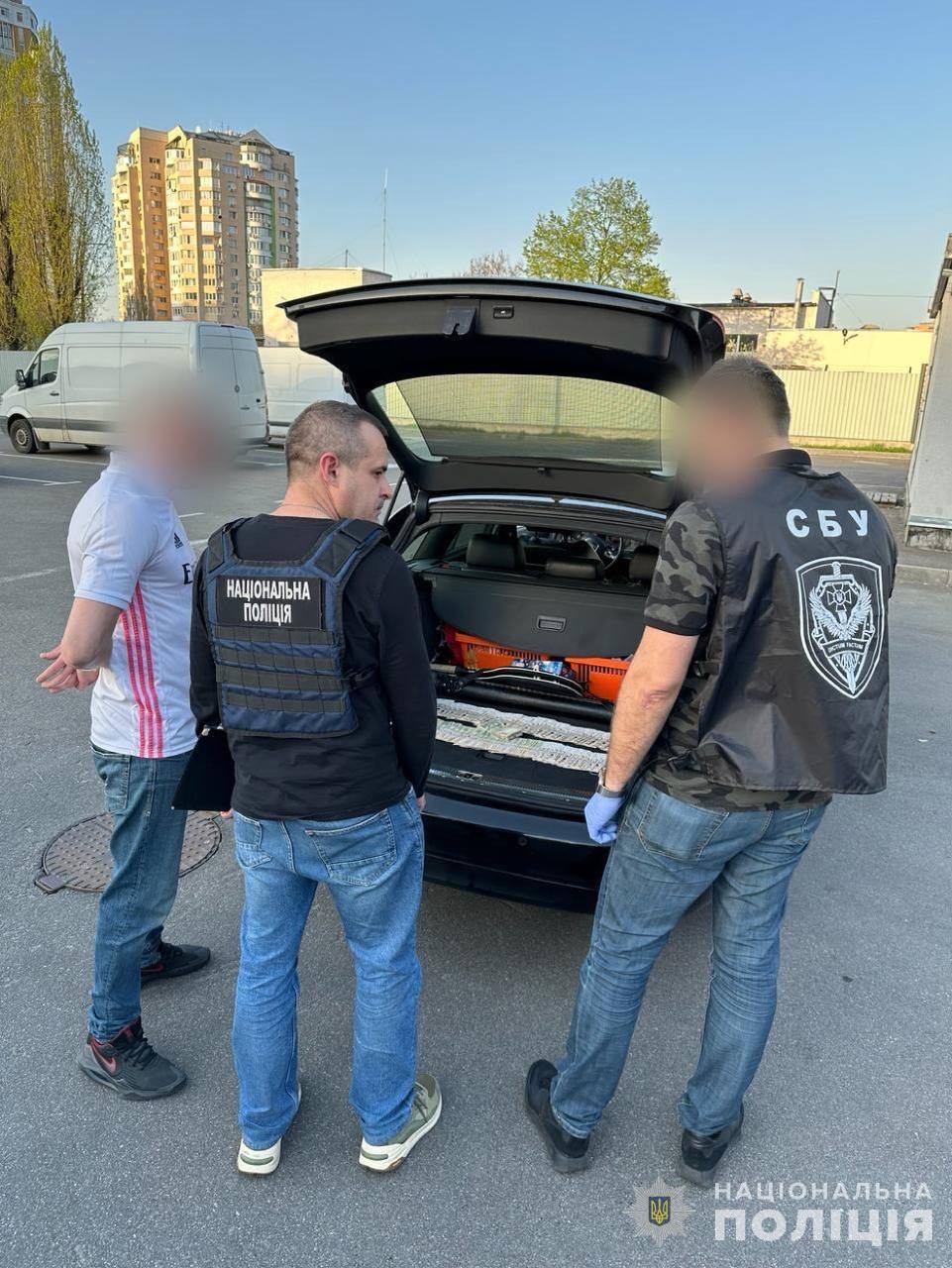 posadovcja kiyivskoyi mitnici vikrili u vimaganni habarja vid importera kavi eb948b5