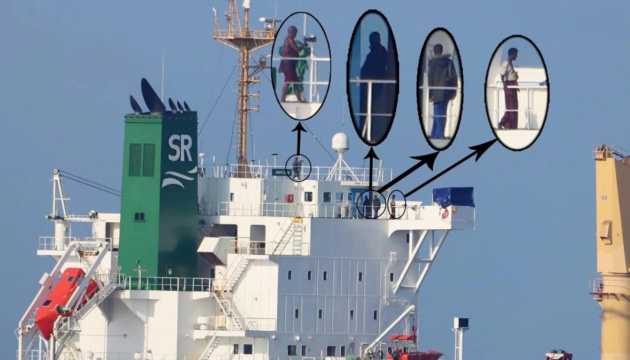 Сомалійські пірати після отримання викупу звільнили захоплене у березні судно - Reuters