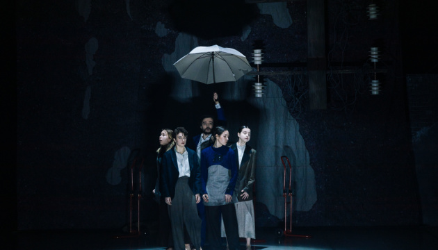 tancjuvalna vistava dim pro vimushenu migraciju povertayetsja na kiyivsku scenu b113b81