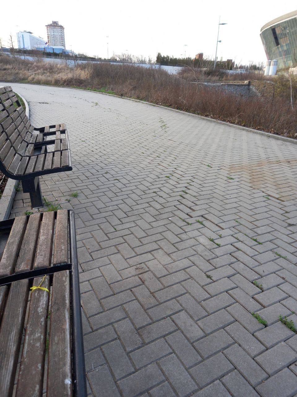 u centri donecka bilja stadionu donbas arena zjavilisja simvoli sprotivu okupantam daa5b39