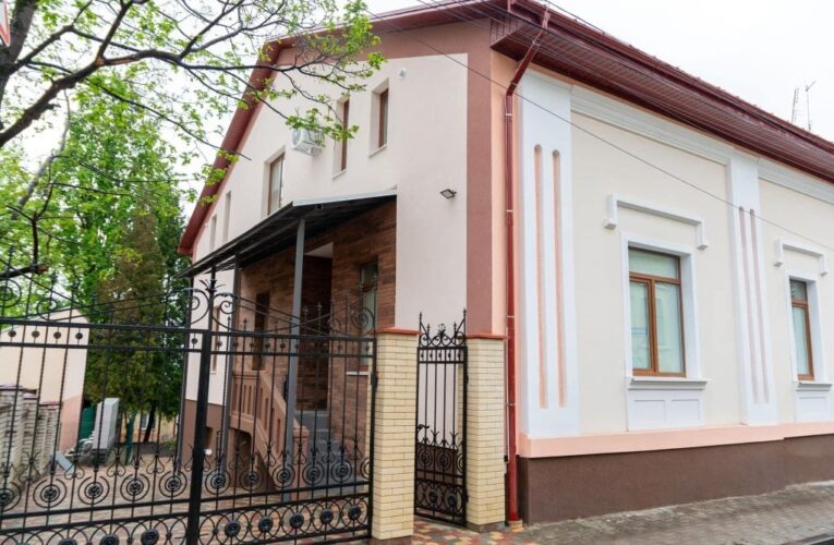 У Чернівцях облаштували прихисток для ВПО: вже заселились дві сім’ї